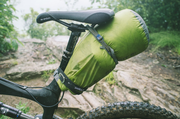 bikepacking-hacks-drybag-seatbag-01-740x