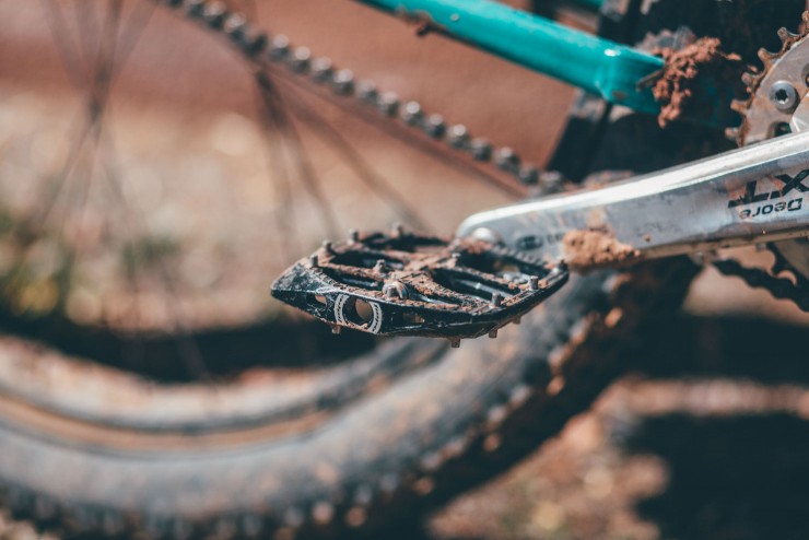f20 flat pedal