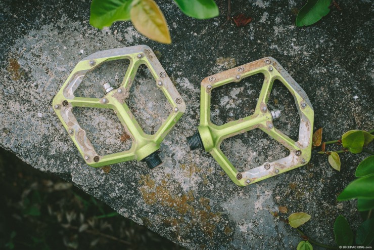 bikepacking flat pedals